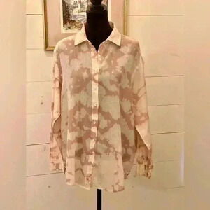 Sundry long, tail, button-down women’s shirt in new like condition Size 1 fits L